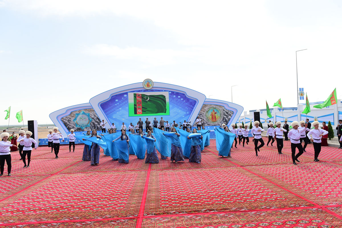 Döwlet Baştutanymyz Ýaşlyk suw arassalaýjy desgasynyň açylyş dabarasyna gatnaşdy